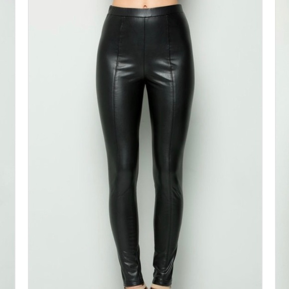 SOLD 🌺Faux Leather Leggings - Picture 2 of 12